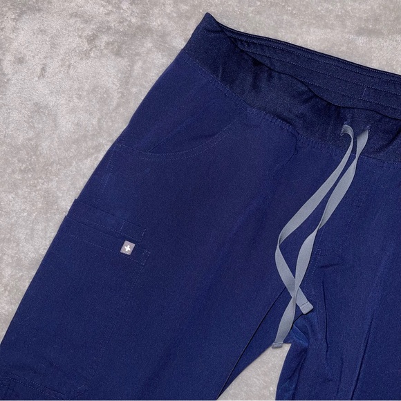 Figs Kade Cargo Scrub Pants Scrubs Pant Petite - Picture 8 of 9